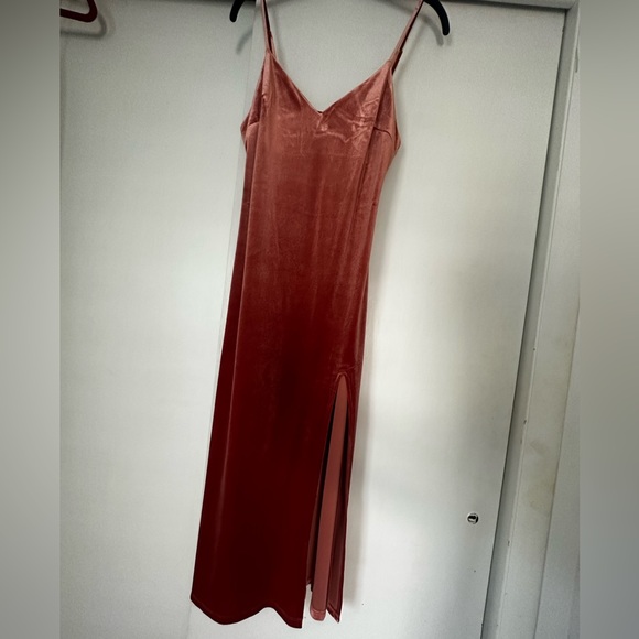 Forever 21 velvet dress. Form fitting with slit. Size medium - Picture 2 of 4